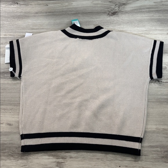 EVOLUTION BY CYRUS
Blaze Short Sleeve Sweater - Picture 4 of 5